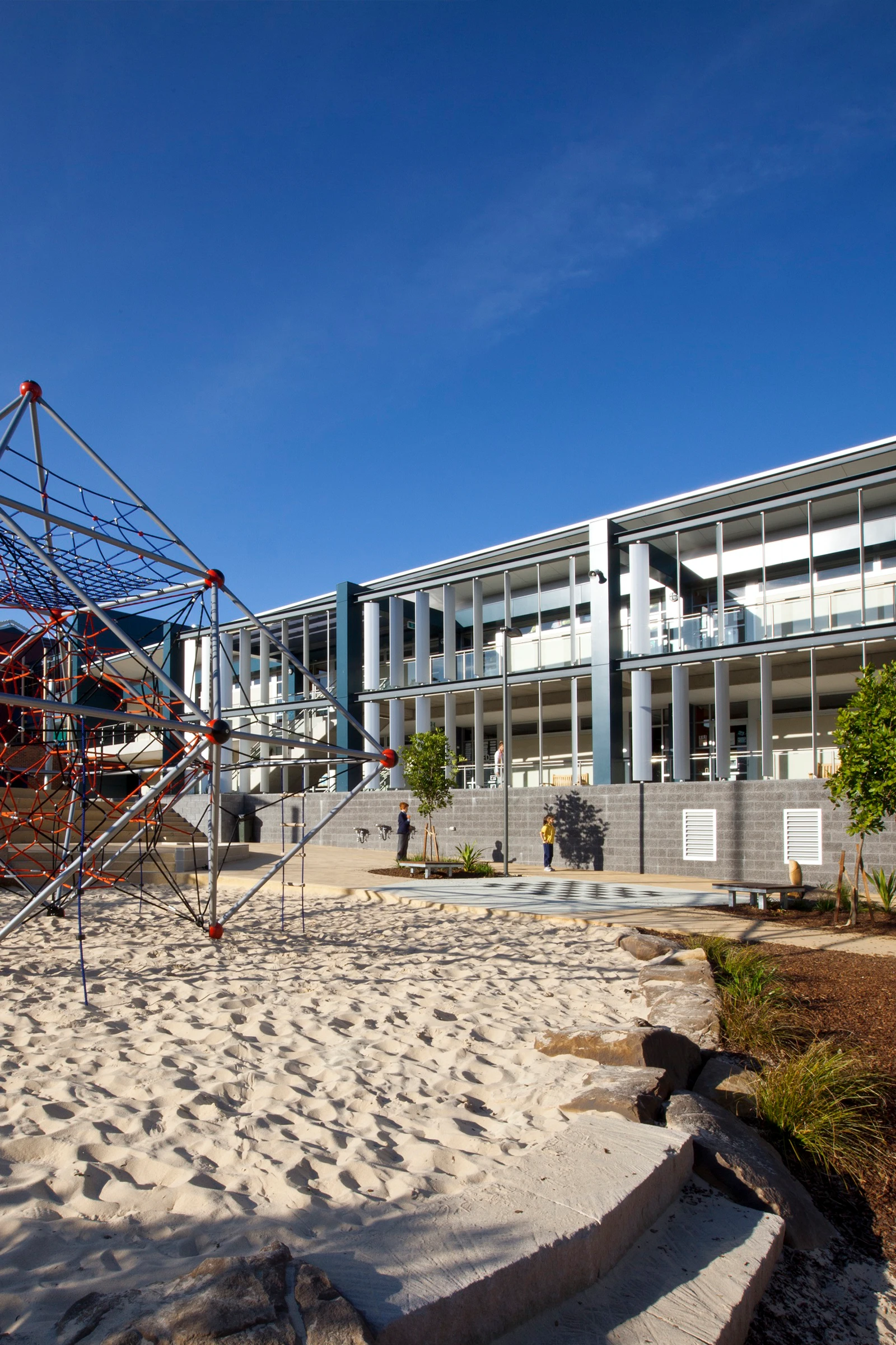 Redlands Junior School building façade and design of school playground